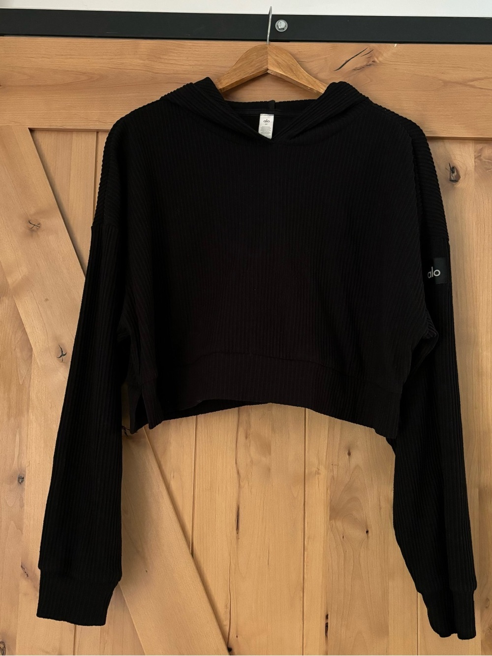 ALO Yoga Muse V-Neck Pullover Cropped Top Black Size Medium Athleisure